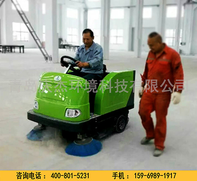 電動(dòng)掃地車是粉塵車間的清掃利器