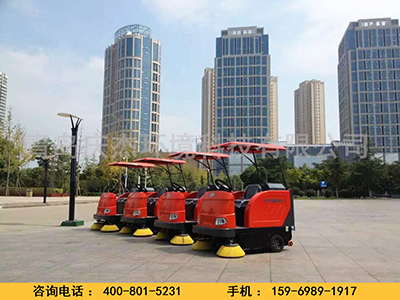 美化環(huán)境提升企業(yè)形象，駕駛式掃地機(jī)