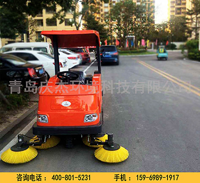 落葉清掃難？有了道路清掃車，一切都不是問題駕駛式掃地車