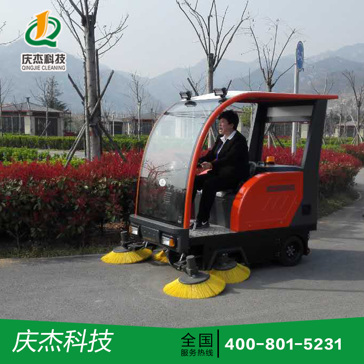 落葉多，買山東掃地車應(yīng)該考慮什么？