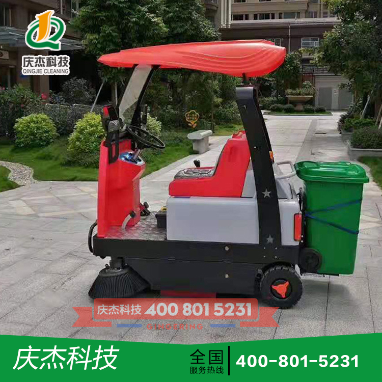 秋冬季，物業(yè)保潔缺少這樣一臺掃地車
