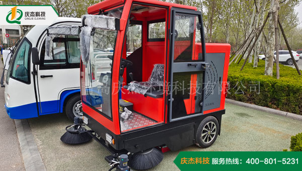 電動(dòng)掃地車毛刷多長時(shí)間更換一次？